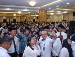 Menaker Lantik Ratusan ASN, Tekankan Integritas dan Daya Saing di Era Digital