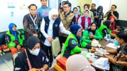 Driver Gojek di Surabaya Dapat Layanan Cek Kesehatan Gratis dan Paket Sembako