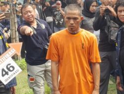 Pelaku Pembunuh Ibu Mertua di Mojokerto, Peragakan 48 Adegan Depan Ratusan Warga