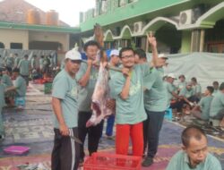 Teladani Ajaran Nabi Ibrahim, SMAN 4 Sidoarjo Kurban 3 Sapi dan 6 Kambing