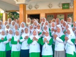 Anggia Ermarini Bagikan Daging Kurban kepada Fatayat NU Blitar