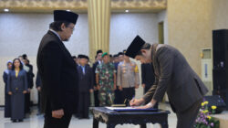 Lantik Direksi Perumda Perkebunan Kahyangan, Bupati Fawait: Perusahaan Harus Mampu Memberikan Perubahan Nyata di Masyarakat