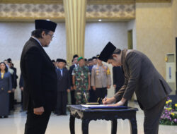Lantik Direksi Perumda Perkebunan Kahyangan, Bupati Fawait: Perusahaan Harus Mampu Memberikan Perubahan Nyata di Masyarakat