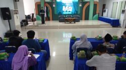 Imam Wihdan Zarkasyi menyampaikan sambutan dalam seminar Hari Pendidikan Nasional 2026 di Aula Dinas Pendidikan Kota Kediri