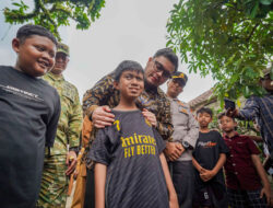 Blusukan ke Puncu, Mas Dhito Bantu Bocah Disabilitas dan Perbaiki Rumah Kakeknya