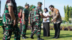 Pangdam V Brawijaya Rudy Saladin disambut Bupati Kediri dan Wali Kota Kediri saat kunjungan peninjauan Yonif TP.
