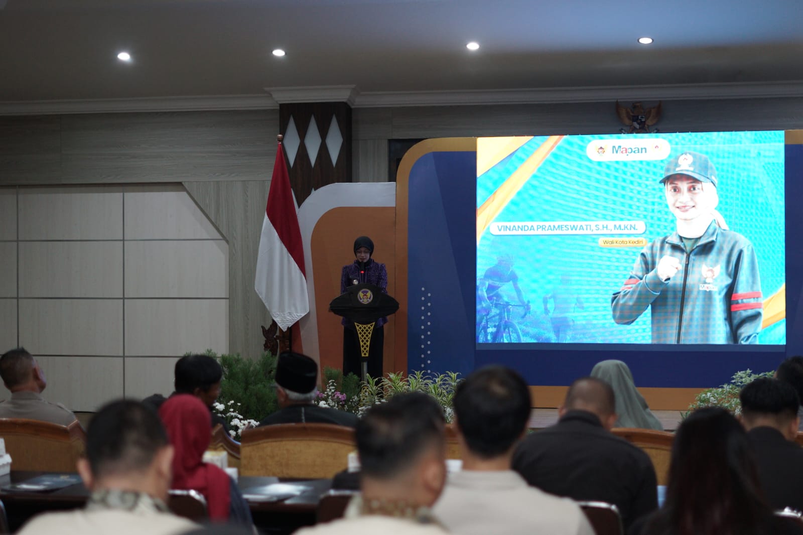 Wali Kota Vinanda Prameswati membuka FGD Sport Tourism KONI Kota Kediri di Ruang Joyoboyo Pemkot Kediri.