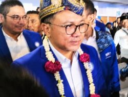 Lantik Pengurus DPW PAN Jatim, Zulhas Target Tiga Besar pada Pemilu 2029