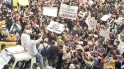 Ribuan Masa FPMJ Kepung DPRD Jember Dukung MBG Dilanjutkan 