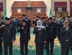 Khofifah Lantik 65 Kepala Sekolah, Tekankan Peningkatan Mutu Pendidikan Jatim