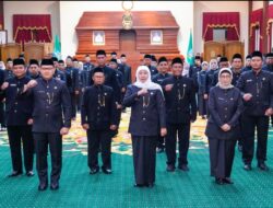 Pelantikan 65 Kepala Sekolah, Khofifah Fokuskan Pendidikan untuk Indonesia Emas 2045