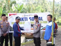 Jelang Hari Bhayangkara ke-80, Polresta Banyuwangi Tebar Ribuan Benih Ikan di Desa Pakel