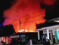 Si Jago Merah Mengamuk, Rumah Warga Blitar Porak-poranda