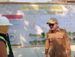 Pastikan Akses Warga Lancar Bupati dan Kadis PUPR Tinjau Pembangunan Jalan Lakardowo Jetis 