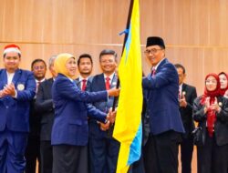 Khofifah Harap Alumni FH Unair Buka Akses Magang dan Kerja bagi Mahasiswa Menulis
