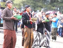 Larung Sesaji di Pantai Serang Blitar, Suguhkan Ritual Adat Berbasis Budaya