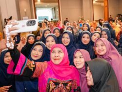 Hadiri Haflah Ikhtitamiddurus XXI Pondok Pesantren Al-Amin Mojokerto, Ini Pesan Khofifah Kepada Santri