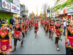 Ribuan Peserta Kirab “Mojo Bangkit” Tutup Agenda Puncak HUT 108 Kota Mojokerto 