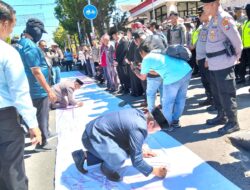Bubuhkan Tanda Tangan Kain Mori 100 Meter, Aktifis dan Warga Blitar Desak Evaluasi MBG