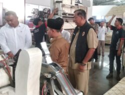 Cegah Produksi Rokok ilegal Pemkab Mojokerto Pantau Langsung Mesin Pelinting Rokok PT. RSR 