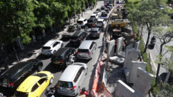 Jalan Moestopo Macet Akibat Proyek Drainase, Pemkot Surabaya Minta Maaf