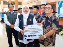 Khofifah Salurkan Bansos dan Bantuan Desa Rp32,16 Miliar untuk Warga Ngawi