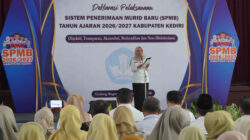 Wakil Bupati Kediri Dewi Mariya Ulfa membacakan deklarasi pelaksanaan SPMB 2026/2027 Kabupaten Kediri yang menegaskan komitmen transparansi dan pencegahan praktik kecurangan dalam penerimaan murid baru.