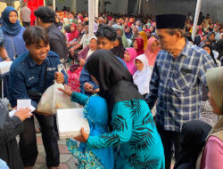 H. Pujianto Santuni 745 Anak Yatim dan Duafa di Kediri pada Muharam 1448 H