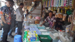 Tim Pengendalian Inflasi Daerah (TPID) Kota Kediri melakukan pemantauan harga bahan pokok di pasar tradisional untuk menjaga stabilitas harga dan mengendalikan inflasi selama Mei 2026.