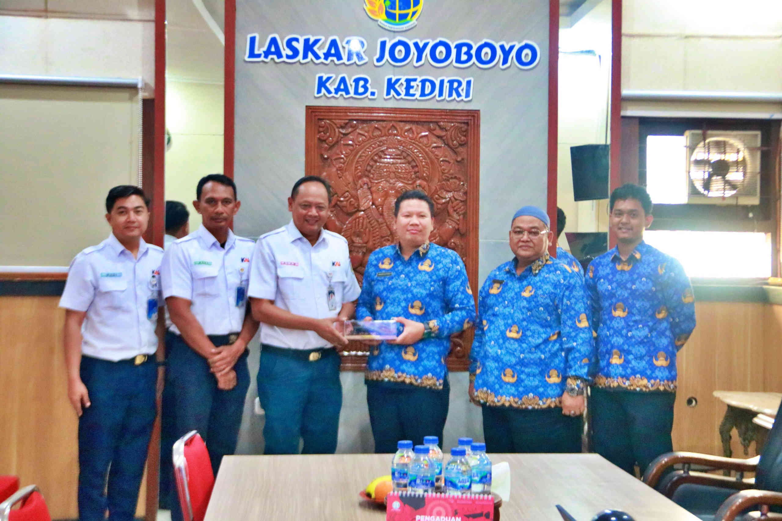 PT KAI Daop 7 Madiun menerima 23 sertipikat elektronik hak pakai dari Kantor Pertanahan Kabupaten Kediri untuk pengamanan aset perusahaan senilai Rp52,2 miliar.