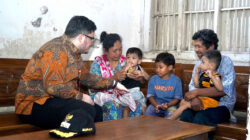 Mas Dhito Bantu Usaha Nenek Pengasuh Tiga Cucu di Kandat, Dapat Rombong dan Modal Usaha