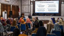 Pelatihan Kader Sahabat Keluarga DP3AP2KB Kota Kediri diikuti 120 kader BKB dan BKR untuk pencegahan kekerasan anak melalui pola asuh positif.