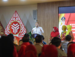 Ribuan Pekerja Ber-KTP Surabaya Terima BLT Dana Bagi Hasil Cukai Tembakau
