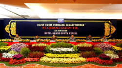 Jajaran Direksi dan Dewan Komisaris PT Gudang Garam Tbk memimpin Rapat Umum Pemegang Saham Tahunan (RUPST) 2026 di Hotel Grand Surya Kediri.