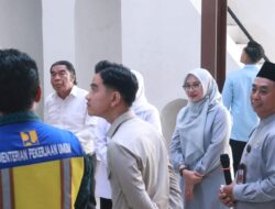 Didampingi Bupati Banyuwangi Ipuk Fiestiandani, Gibran Berkeliling Tiap Sudut Pasar