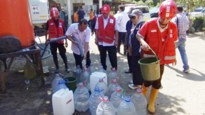 PMI Jatim Tinjau Langsung Distribusi Air Bersih di Lokasi Kekeringan Jember