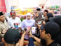 Khofifah Minta Koperasi Merah Putih Jamin Stok Sembako dan LPG 3 Kg