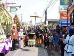 Wali Kota Kediri Vinanda Prameswati Puji Semangat Gotong Royong Warga di Kirab Budaya Siti Inggil Lirboyo