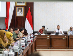 Terima Tim PPD Bappenas, Wali Kota Eri Paparkan Strategi Pengentasan Kemiskinan Terintegrasi di Surabaya
