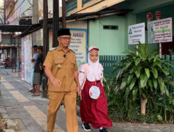 Hari Pertama Sekolah, Wali Kota Kediri Ajak Para Ayah Luangkan Waktu Antar Anak