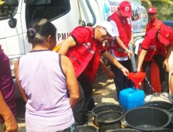 PMI Pacitan Mulai Distribusi Air Bersih ke Dusun Pudak, Warga Lega Setelah Empat Bulan Krisis