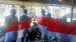 Bakesbangpol Surabaya Gandeng FPK Bagikan Seribu Bendera