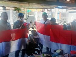 Bakesbangpol Surabaya Gandeng FPK Bagikan Seribu Bendera