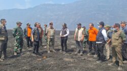 Karhutla Bromo Masih Menyala, Menko PMK dan BNPB Perintahkan Optimalkan Seluruh Kekuatan
