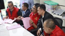 Tiga Pejabat Dinas ESDM Jatim Dilimpahkan ke Kejari Surabaya dalam Kasus Pungli