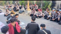 Gelar Aksi Di Depan Mapolres Pasuruan, BEM Pasuruan Minta Transparansi Kasus Beji