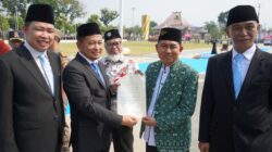 Upacara HUT RI ke-81, Kantah Jember Serahkan Sertipikat Tanah Wakaf dan Aset Pemkab