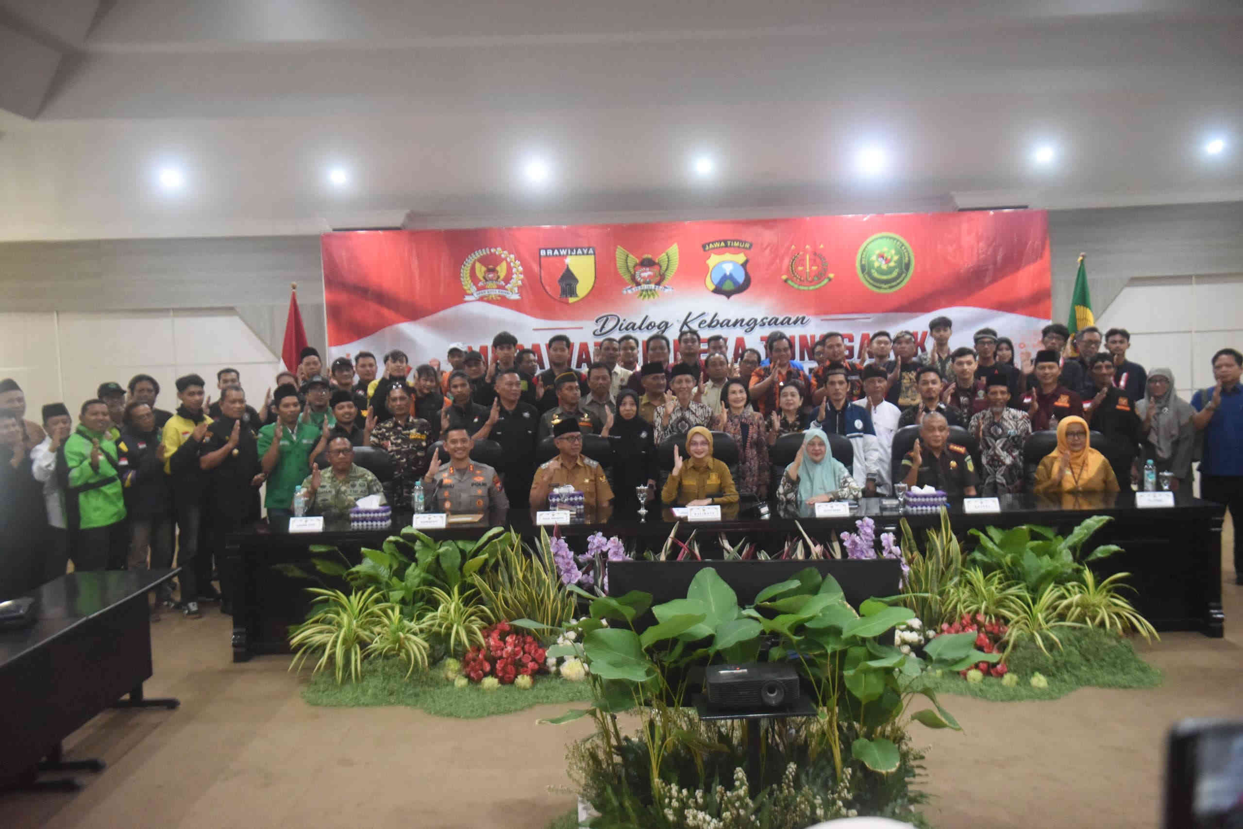 Mbak Wali dan Forkopimda mengikuti Dialog Kebangsaan di Kota Kediri.