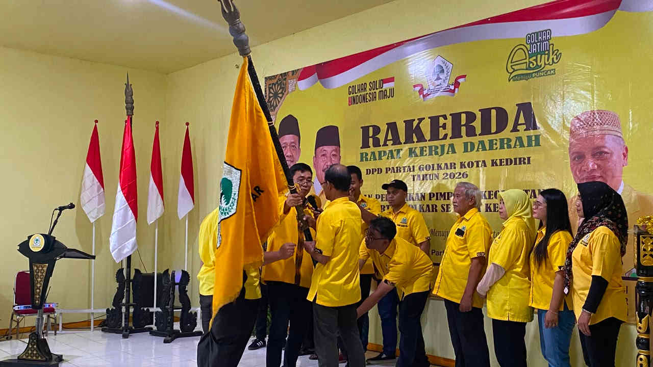 Pelantikan pengurus kecamatan Partai Golkar Kota Kediri dalam Rakerda 2026.