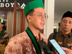 Ketua Umum HMI Cabang Kediri Chanivan Ibadi F.H. memberikan keterangan pers saat doorstop wawancara media didampingi Ketua MD KAHMI Kediri Imam Wihdan Zarkasyi.